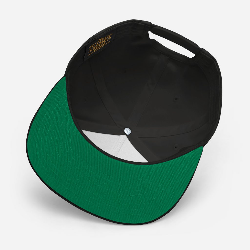 College Flat Bill Snapback Schwarz von SNAZZY CLOTHING – Detailansicht
