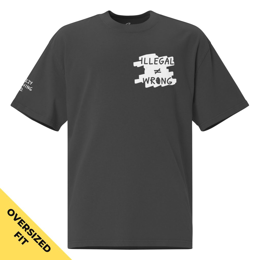 Illegal ≠ Wrong Oversized Faded T-Shirt Schwarz von SNAZZY CLOTHING, Oversized Fit