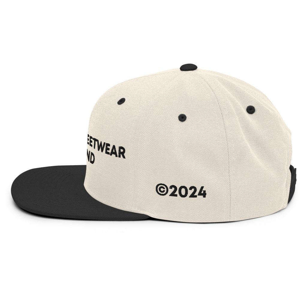 Copyright Snapback Natur-Schwarz von SNAZZY CLOTHING – Rückansicht