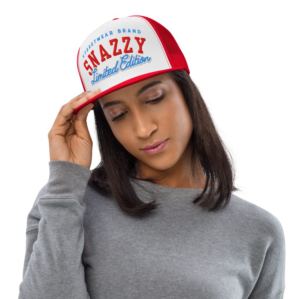 Limited Edition Trucker Snapback Rot-Weiß von SNAZZY CLOTHING – Vorderansicht