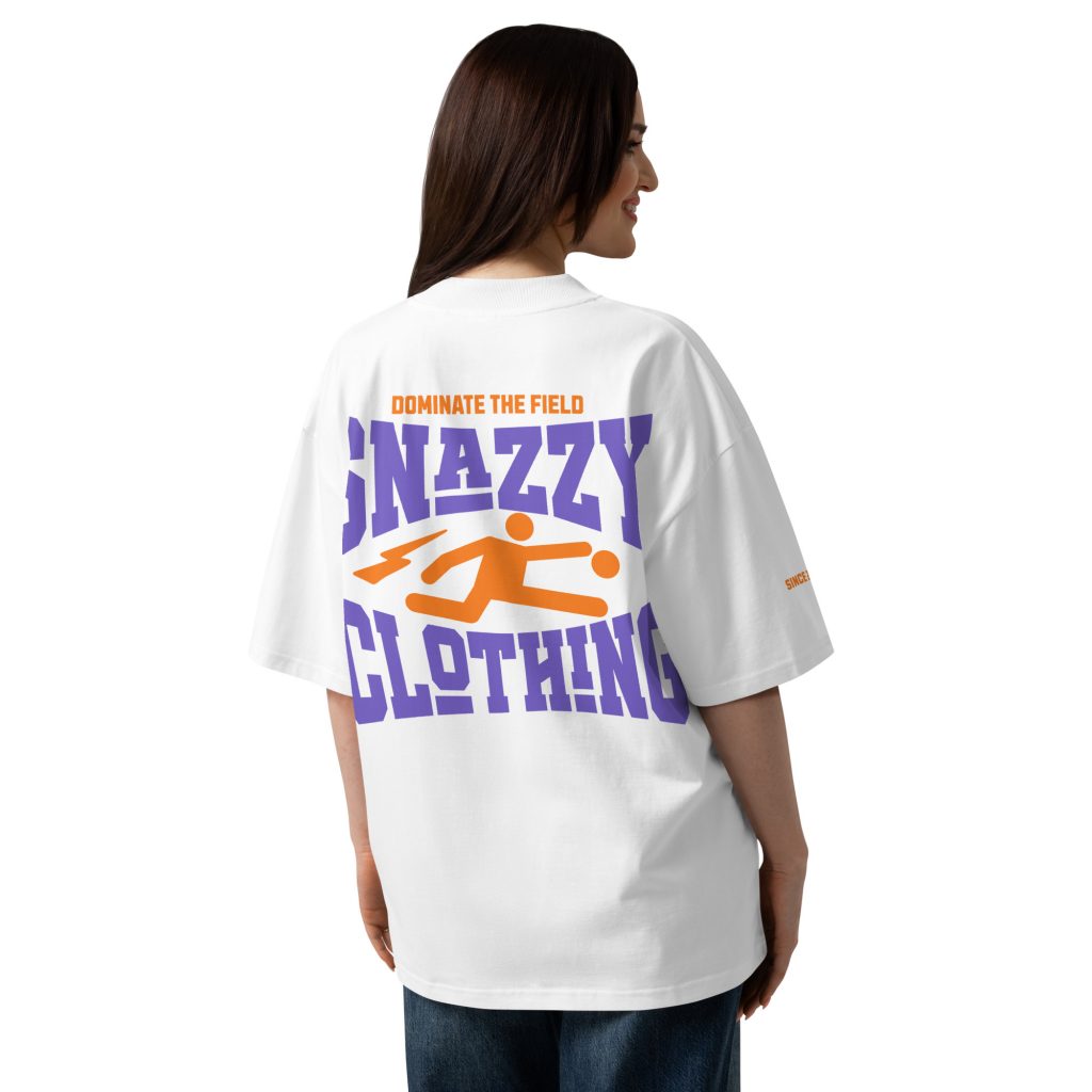 Dominate the Field Oversized T-Shirt Weiß von SNAZZY CLOTHING – Rückansicht
