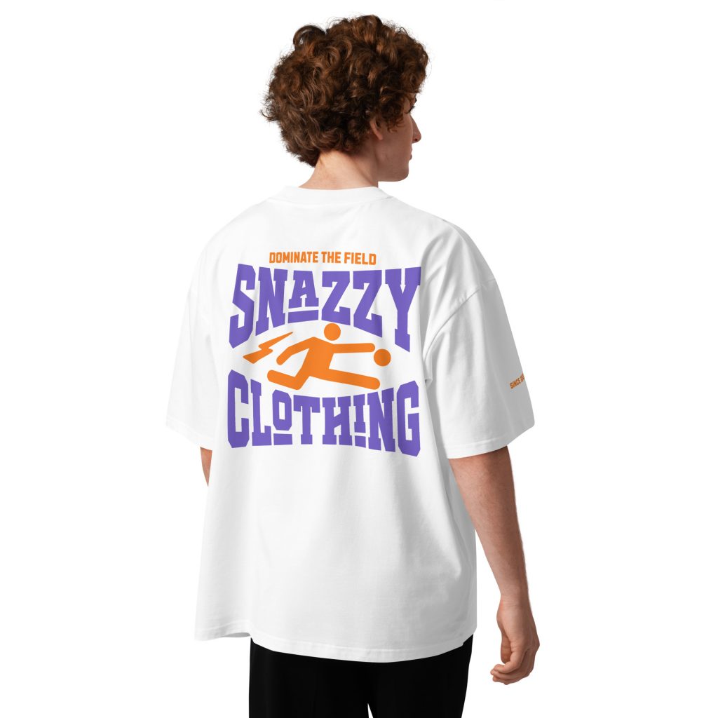 Dominate the Field Oversized T-Shirt Weiß von SNAZZY CLOTHING – Rückansicht