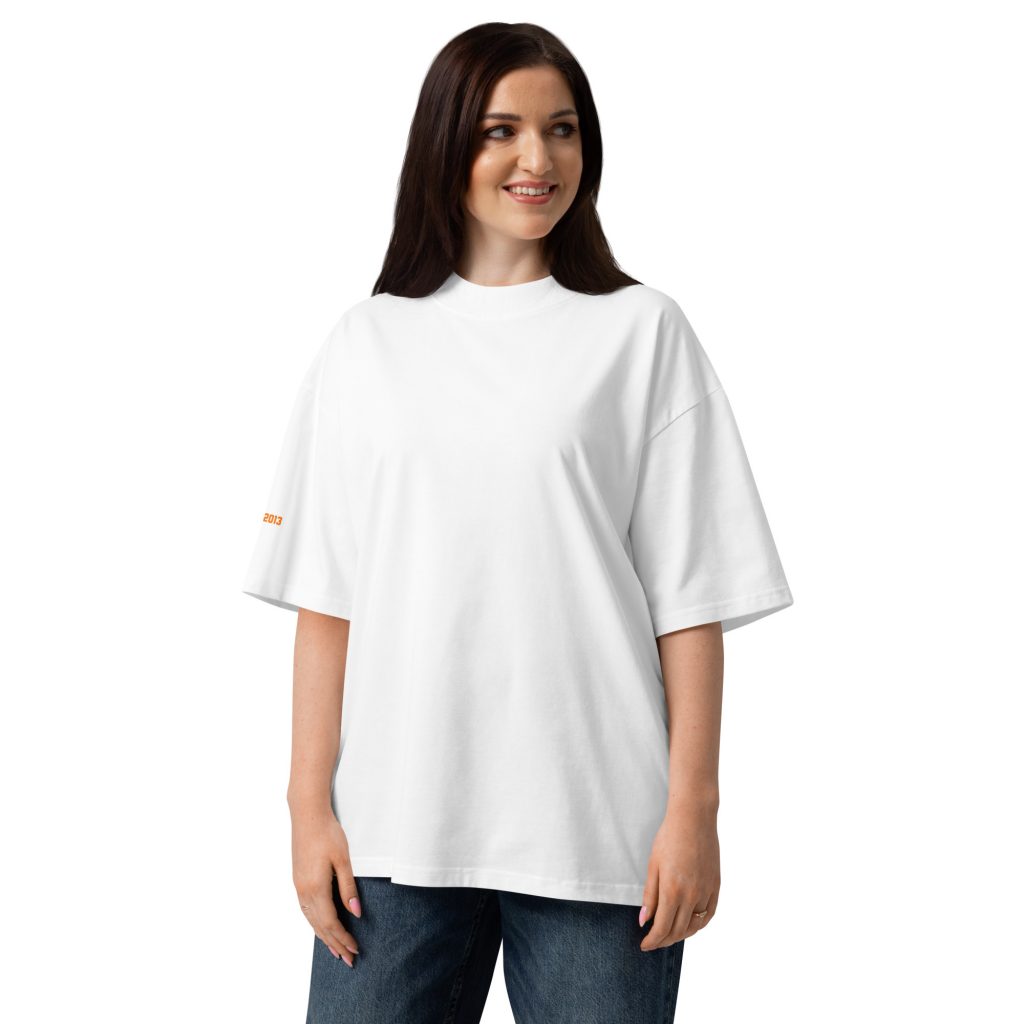 Dominate the Field Oversized T-Shirt Weiß von SNAZZY CLOTHING – Vorderansicht