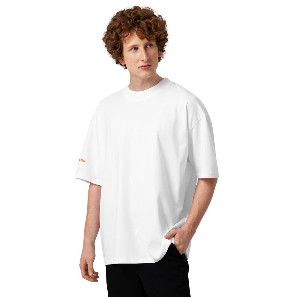 Dominate the Field Oversized T-Shirt Weiß von SNAZZY CLOTHING – Vorderansicht