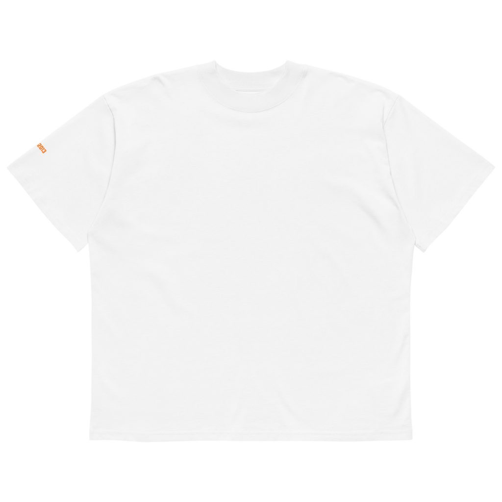 Dominate the Field Oversized T-Shirt Weiß von SNAZZY CLOTHING – Vorderansicht