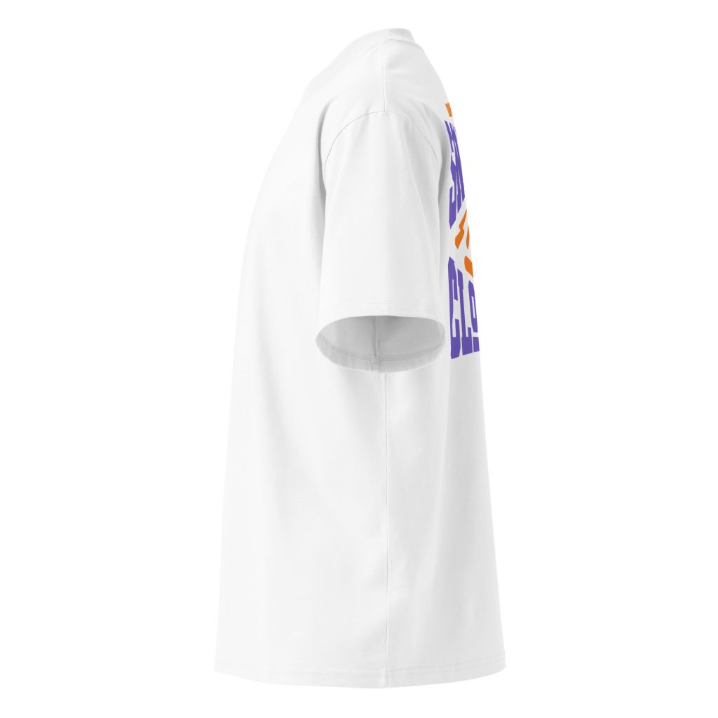 Dominate the Field Oversized T-Shirt Weiß von SNAZZY CLOTHING – Seitenansicht