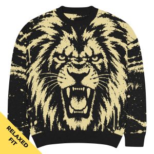 LION KNITTED CREWNECK SWEATER Schwarz-Sand von SNAZZY CLOTHING – Vorderansicht mit brüllendem Löwenkopf im Jacquard-Strick