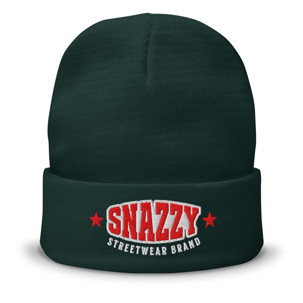 Strong Cuffed Beanie Dunkelgrün von SNAZZY CLOTHING – Vorderansicht mit SNAZZY-Stick