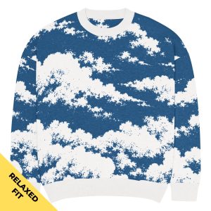 CLOUDS KNITTED CREWNECK SWEATER Blau-Weiß von SNAZZY CLOTHING – Vorderansicht mit Wolken-Allover im Jacquard-Strick